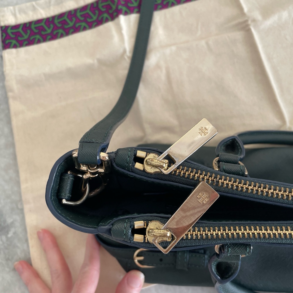 Tory Burch Saffiano Robinson Small Multi Tote - Picture 14 of 16